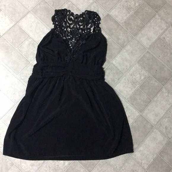 Low cut black dress - Picture 2 of 2